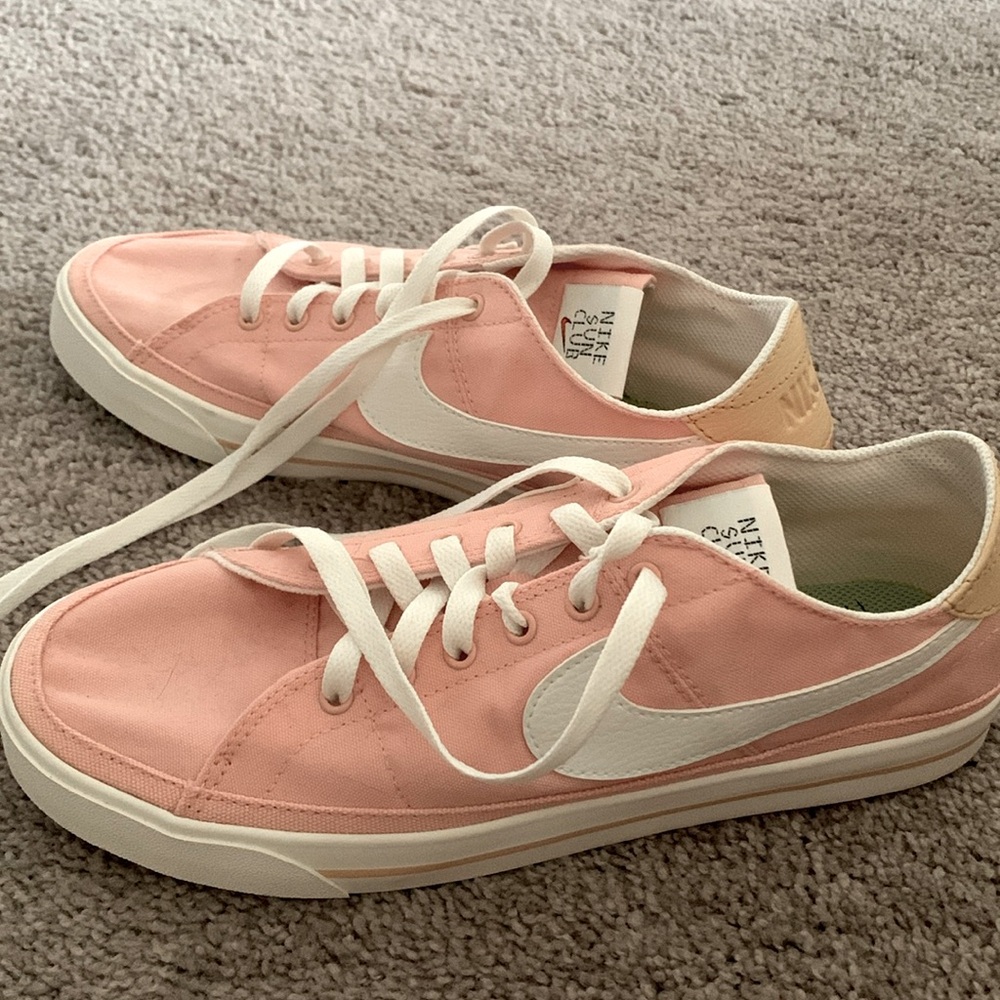 New nwot Nike Sun Club Pink Sneakers Women’s size 11